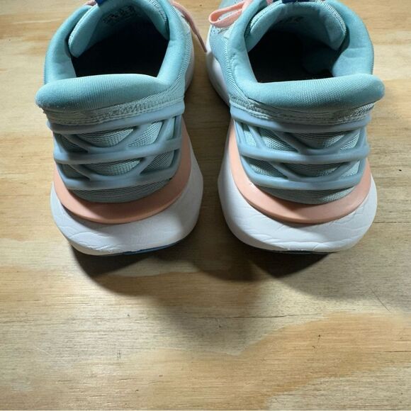 Women Kizik Athens 2 Sneakers Women’s Size 10